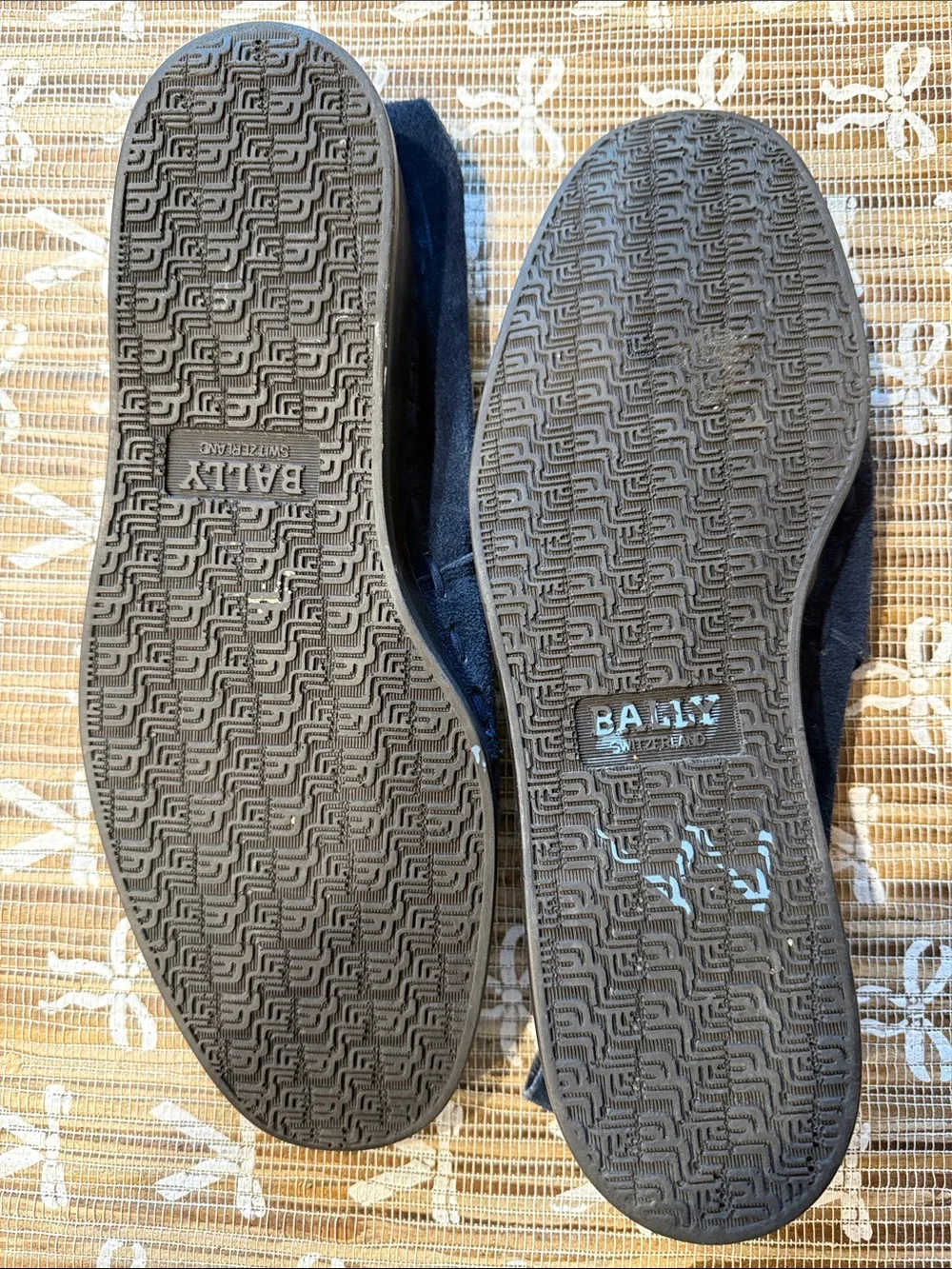 Bally these minimalist